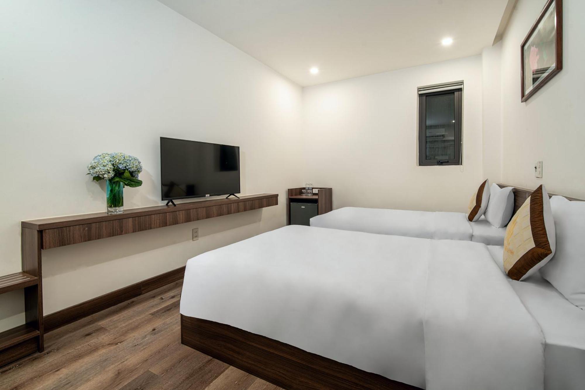 Hoang Linh Riverside Hotel Danang Exterior photo