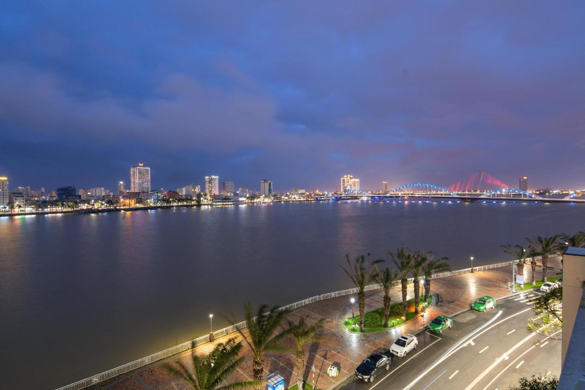 Hoang Linh Riverside Hotel Danang Exterior photo