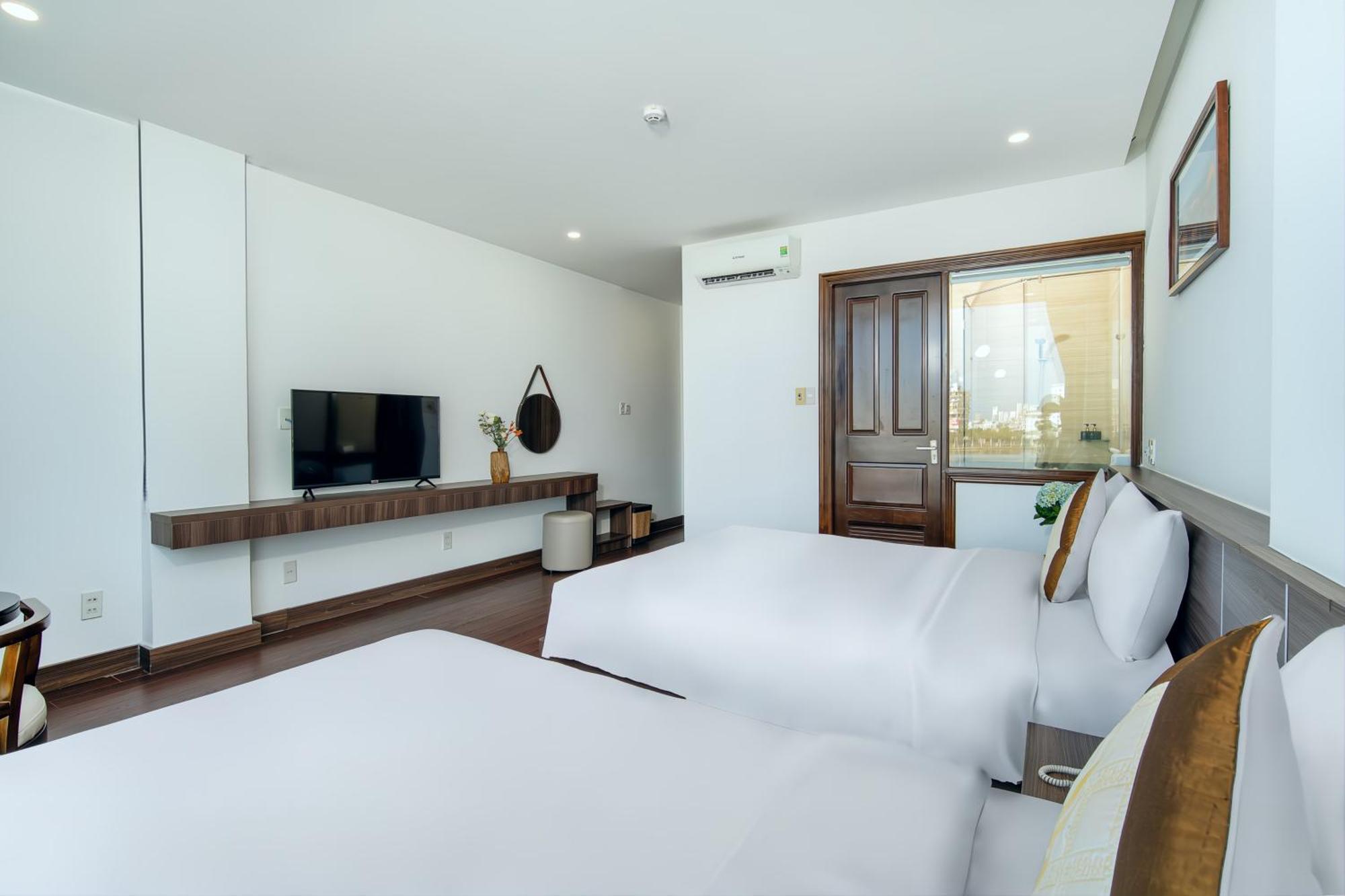 Hoang Linh Riverside Hotel Danang Exterior photo